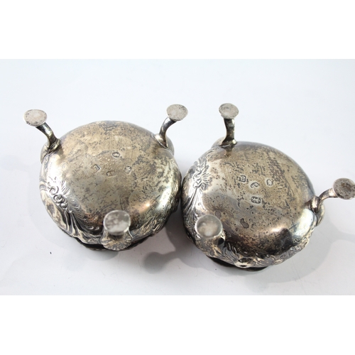 255 - TWO .925 STERLING SILVER VICTORIAN SALT DISHES
Weight: 93gms