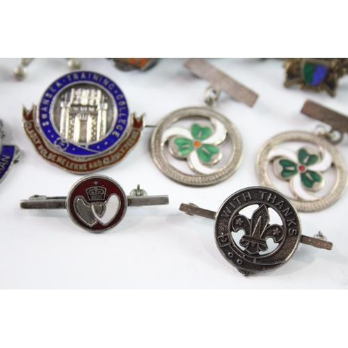 259 - 10 VINTAGE HALLMARKED .925 STERLING SILVER PIN & LAPEL BADGES INCLUDING ENAMEL
Weight: 70gms... 