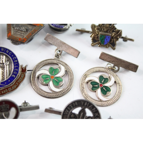 259 - 10 VINTAGE HALLMARKED .925 STERLING SILVER PIN & LAPEL BADGES INCLUDING ENAMEL
Weight: 70gms... 