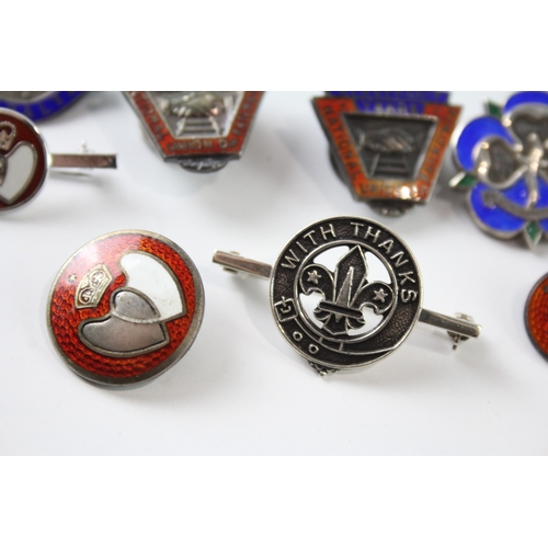 280 - A GROUP OF TEN VINTAGE .925 STERLING SILVER PIN BADGES TO INCLUDE ENAMEL, GIRL GUIDES
Weight: 59gms... 