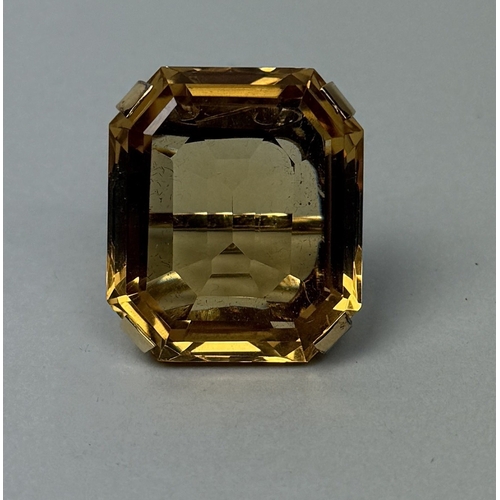 320 - AN ANTIQUE 18CT GOLD RING SET WITH A LARGE ORANGE POSSIBLY CITRINE
Weight: 30.8gms