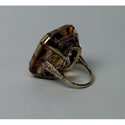 320 - AN ANTIQUE 18CT GOLD RING SET WITH A LARGE ORANGE POSSIBLY CITRINE
Weight: 30.8gms