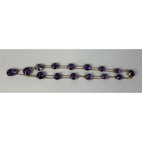 321 - AN ANTIQUE GRADUATED AMETHYST NECKLACE SET IN HIGH CARAT GOLD
Weight: 36.4gms
42cm L... 