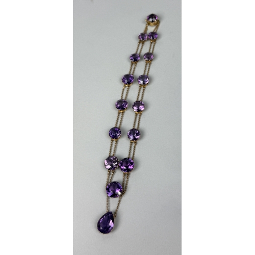 321 - AN ANTIQUE GRADUATED AMETHYST NECKLACE SET IN HIGH CARAT GOLD
Weight: 36.4gms
42cm L... 