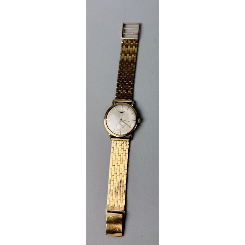 323 - A GENTLEMAN'S GOLD CASED LONGINES WRISTWATCH WITH 18CT GOLD STRAP
Total weight: 53.7gms... 