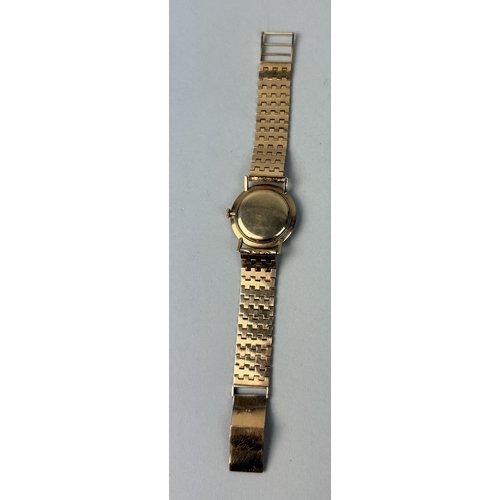 323 - A GENTLEMAN'S GOLD CASED LONGINES WRISTWATCH WITH 18CT GOLD STRAP
Total weight: 53.7gms... 