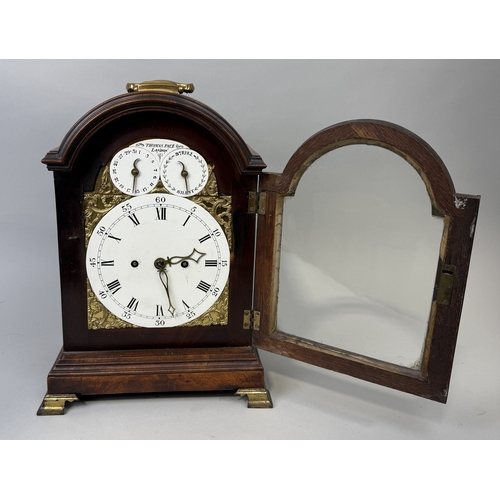 352 - A GEORGIAN BRACKET CLOCK BY THOMAS PACE OF LONDON
Not working, dial restored.
38cm x 25cm x 19cm... 