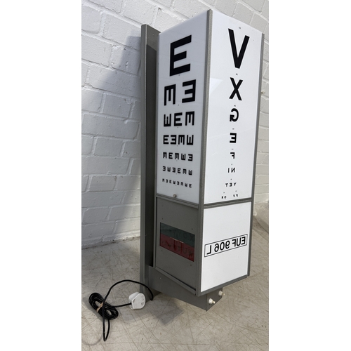 365 - AN OPTICIANS OPHTHALMIC ELECTRIC ROTATING FOUR SIDED EYE TEST LIGHT BOX
90cms x 31cms x 22cms... 