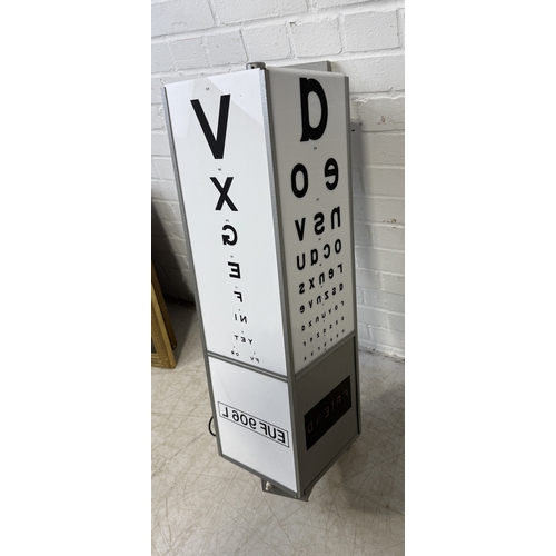 365 - AN OPTICIANS OPHTHALMIC ELECTRIC ROTATING FOUR SIDED EYE TEST LIGHT BOX
90cms x 31cms x 22cms... 