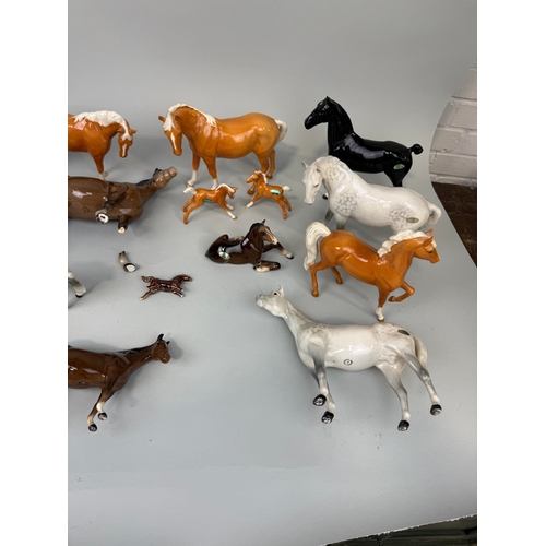 370 - A COLLECTION OF BESWICK POTTERY HORSES