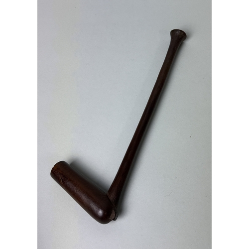 378 - A XHOSA WOOD PIPE, SOUTH AFRICA, 20TH CENTURY
24cm L