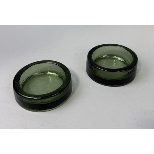 398 - A PAIR OF MID CENTURY HEAVY GLASS ASHTRAYS
12cm x 5cm