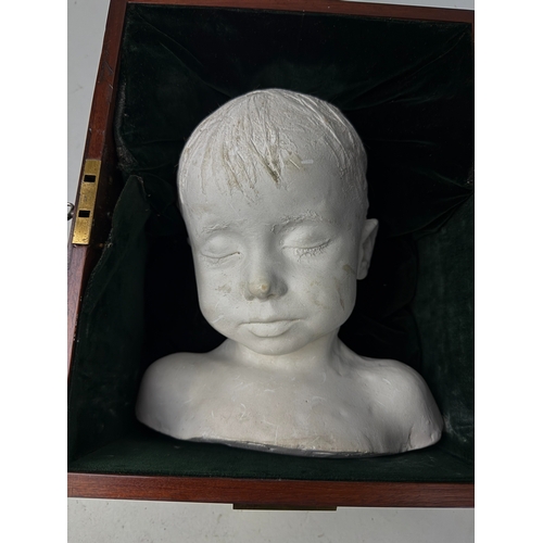 421 - A PLASTER DEATH MASK OF A YOUNG BOY, IN MAHOGANY CASE