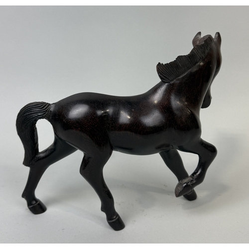 424 - A CARVED WOODEN SCULPTURE OF A HORSE
23cm x 21cm