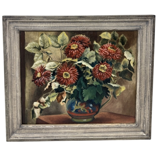 562 - AN OIL PAINTING ON CANVAS DEPICTING A STILL LIFE WITH FLOWERS IN A VASE
59cm x 49cm
Framed 75cm x 66... 