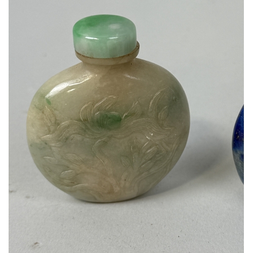 75 - CHINESE ITEMS TO INCLUDE A JADE SNUFF BOTTLE WITH NEPHRITE JADE STOPPER, A LAPIS LAZULI BOULDER, AGA... 