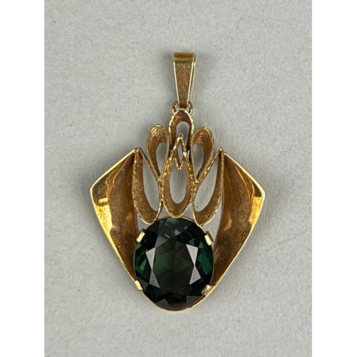 330C - A 14CT GOLD PENDANT SET WITH A LARGE GREEN STONE

Weight: 7.4gms