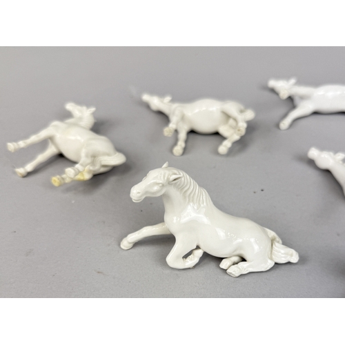 192 - A COLLECTION OF CHINESE PORCELAIN HORSES