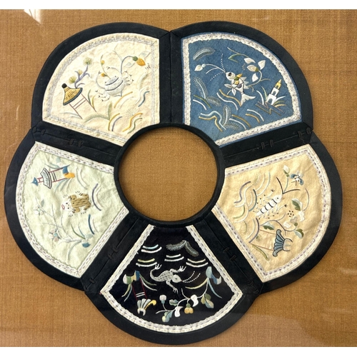 199 - A CHINESE SILK EMBROIDERED COLLAR DETAILED WITH SMALL CREATURES
16 cm Width
Framed and glazed 35 x 3... 