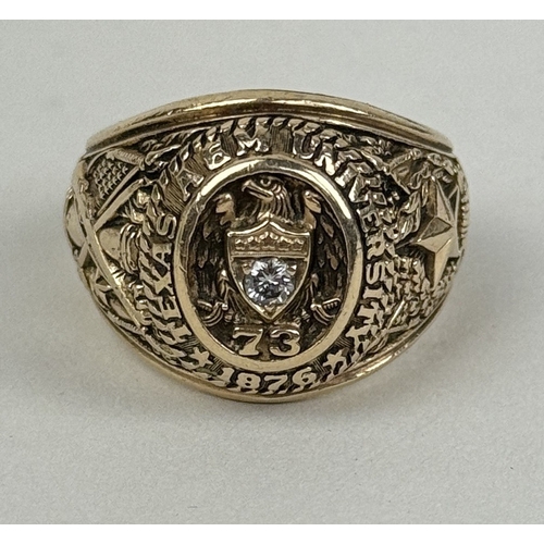 11 - TEXAS UNIVERSITY: 10CT GOLD RING SET WITH DIAMOND
Weight: 25.5gms
Size W-X... 