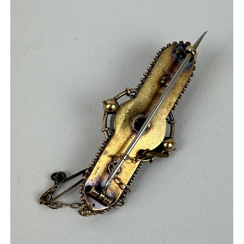 20 - AN ANTIQUE VICTORIAN 15CT GOLD BROOCH SET WITH DIAMOND AND SEED PEARLS
With safety chain.
Weight: 8.... 