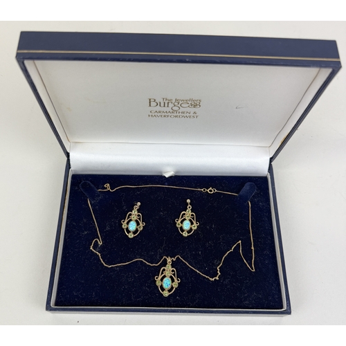 21 - A 9CT GOLD AND OPAL NECKLACE AND EARRING SET WITH GREEN STONES
Total weight: 6.8gms
 ... 