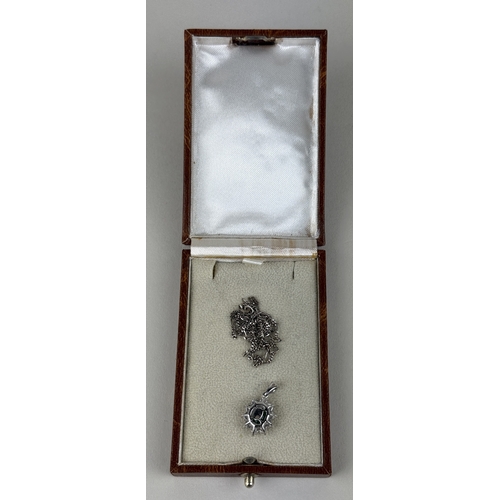 23 - AN 18CT WHITE GOLD CLUSTER DIAMOND SET PENDANT WITH CENTRAL EMERALD
Weight: 2.5gms