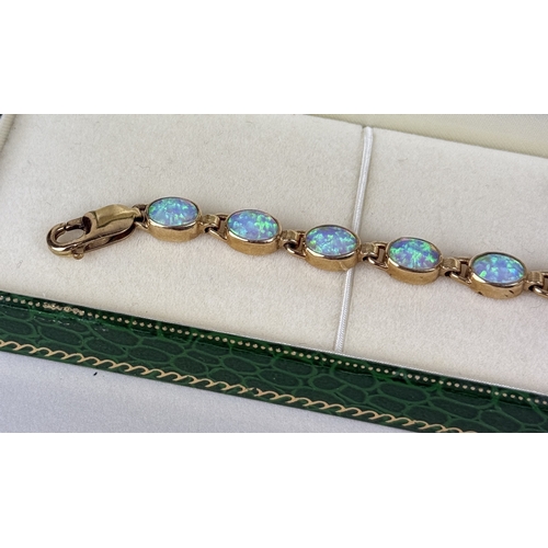 25 - A 9CT GOLD AND OPAL BRACELET AND EARRINGS SET
Total weight: 13.6gms