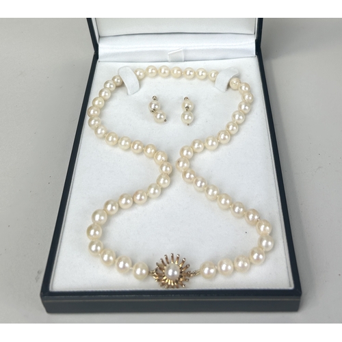 54 - A PEARL NECKLACE AND EARRING SET, 9CT GOLD
 