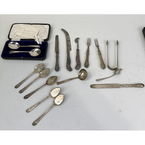117 - VARIOUS SILVER CUTLERY AND SILVER HANDLED CUTLERY
Total weight (excluding the silver handled cutlery... 