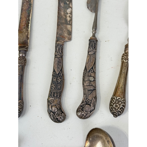 117 - VARIOUS SILVER CUTLERY AND SILVER HANDLED CUTLERY
Total weight (excluding the silver handled cutlery... 