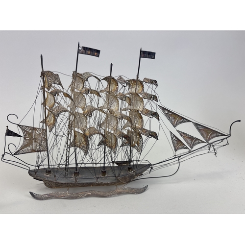 124 - TWO CHINESE SILVER MODELS OF SHIPS
Total weight: 218gms
One marked 925.
Largest 31cm L... 