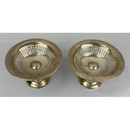 125 - OLLIVANT AND BOTSFORD, MANCHESTER: A PAIR OF RETICULATED SILVER PEDESTAL DISHES
15cm x 10cm each.
 ... 