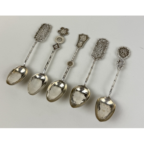 128 - A GROUP OF FIVE CHINESE SILVER SPOONS WITH BAMBOO HANDLES/CHINESE SYMBOLS
Weight: 64gms... 