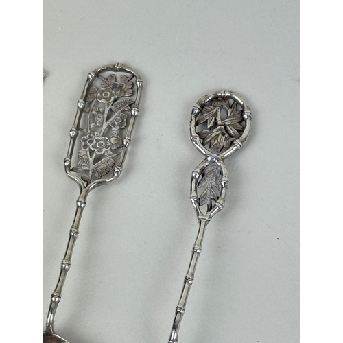 128 - A GROUP OF FIVE CHINESE SILVER SPOONS WITH BAMBOO HANDLES/CHINESE SYMBOLS
Weight: 64gms... 