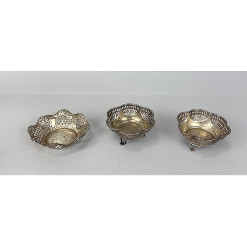 134 - THREE SILVER RETICULATED DISHES
Total weight: 141gms