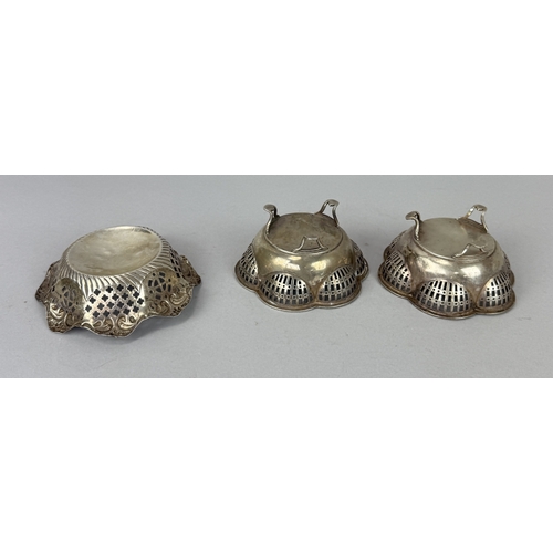 134 - THREE SILVER RETICULATED DISHES
Total weight: 141gms