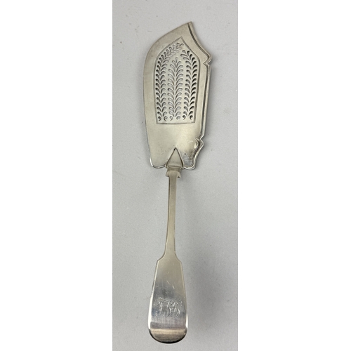 141 - A SILVER SERVING SLICE
128gms