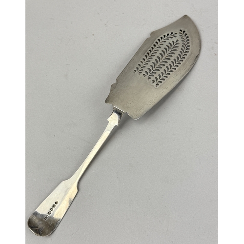 141 - A SILVER SERVING SLICE
128gms