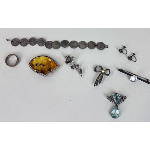 142 - A COLLECTION OF SILVER JEWELLERY TO INCLUDE AMBER, BLUE STONES,SCOTTISH, MOONSTONE, THREEPENNY VICTO... 