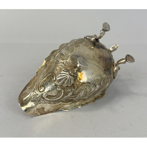 143 - A GEORGIAN SILVER SAUCE BOAT WITH FLORAL REPOUSSE DESIGN
Weight: 115gms
14cm x 9cm... 
