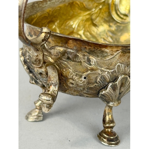 143 - A GEORGIAN SILVER SAUCE BOAT WITH FLORAL REPOUSSE DESIGN
Weight: 115gms
14cm x 9cm... 