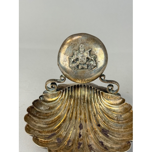 144 - AN ANTIQUE SILVER SALT WITH COAT OF ARMS 'SERVE AND OBEY'
Weight: 113gms
11cm L