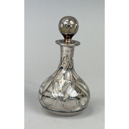 145 - A SILVER PEDESTAL DISH TOGETHER WITH A SILVER AND GLASS PERFUME BOTTLE
Dish: 141 gms