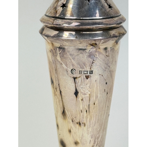 146 - A SILVER SUGAR SIFTER
Weight: 125gms
18cm H