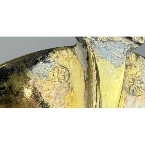 148 - A PAIR OF ANTIQUE SILVER AND GILT SPOONS NUMBERED TO VERSO 73
Total weight: 100 gms
17 cm L... 