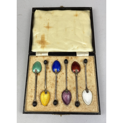 151 - A SET OF SILVER AND COLOURED GUILLOCHE ENAMEL COFFEE SPOONS IN BOX
Total silver weight: 54gms... 