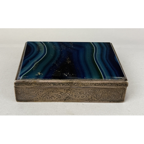 152 - A SILVER BOX WITH BLUE AGATE LID, POSSIBLY INDIAN
11cm L