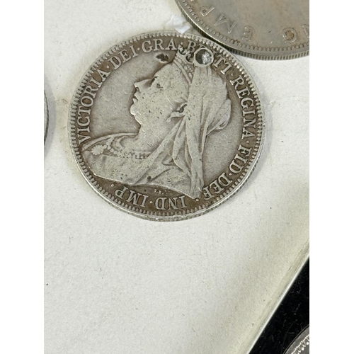 153 - A COLLECTION OF VICTORIAN, EDWARDIAN AND LATER COINS TO INCLUDE SILVER