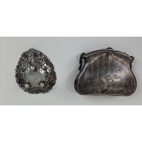 156 - A SILVER PURSE AND RETICULATED BON BON DISH
125gms